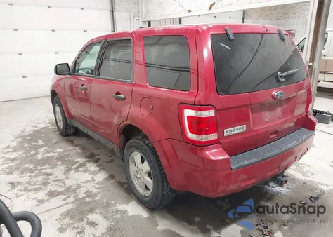 2010 Ford Escape Xls z USA, uszkodzony, nr VIN 1FMCU9C73AKC90430